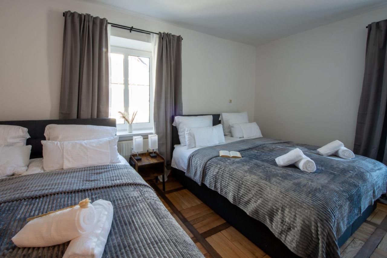 Bessa Homes 6 Personen 2 Schlafzimmer, 3 King Size, Betten, Balkon, Kueche Haag in Oberbayern