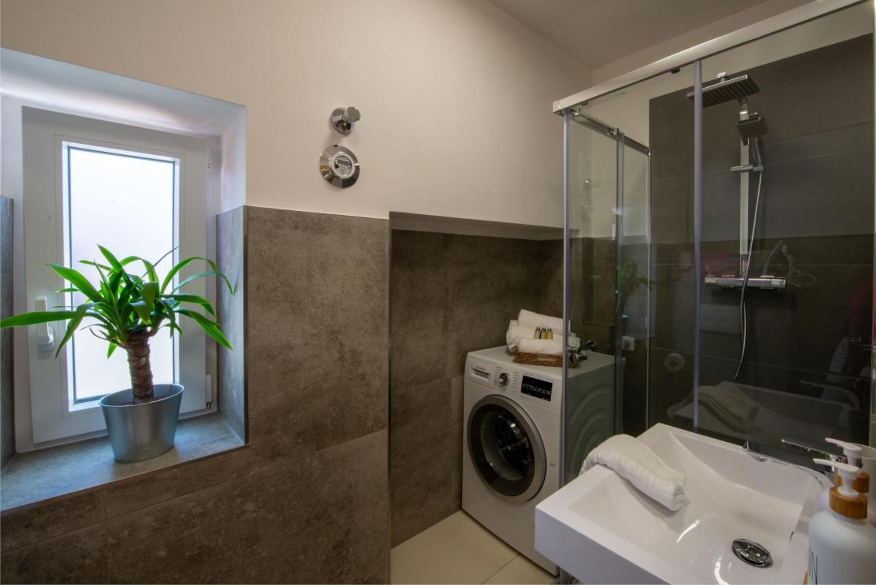 Apartment Bessa Homes 6 Personen 2 Schlafzimmer, 3 King Size, Betten, Balkon, Kueche Haag in Oberbayern
