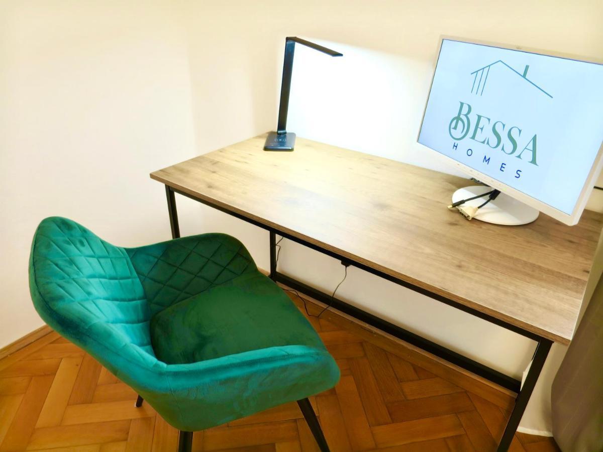 Bessa Homes 6 Personen 2 Schlafzimmer, 3 King Size, Betten, Balkon, Kueche Haag in Oberbayern